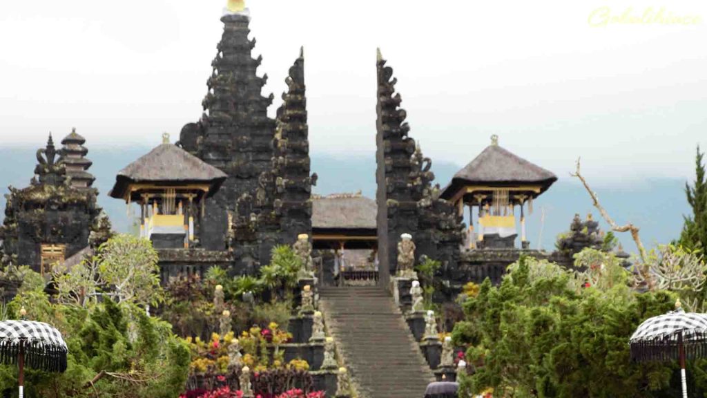 Gobalihiace - Mengunjungi Pura
