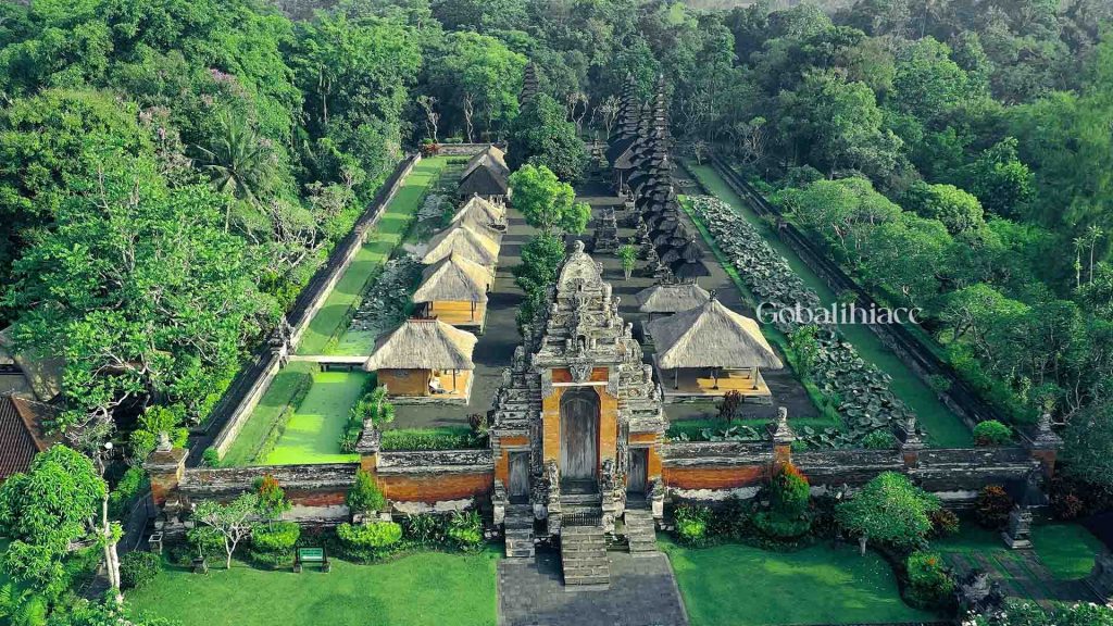 Pura kerajaan air taman ayun